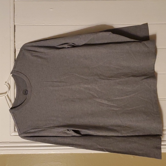 Shirts - Picture 3 of 4